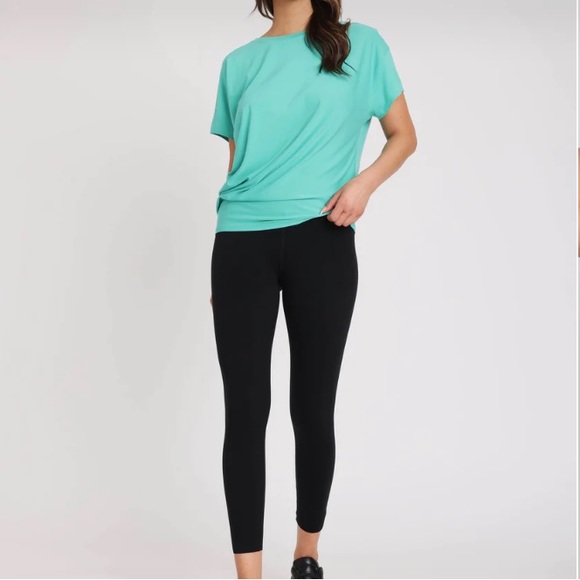 Kit and Ace Asymmetrical Wave Tee - Picture 4 of 11